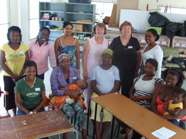 TESOL participants with Walmer township moms who attended free English lessons